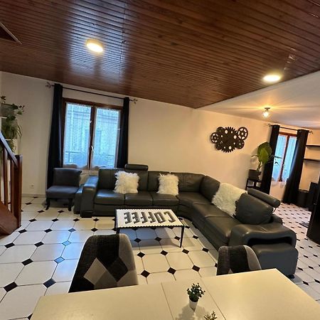 Agreable Appartement Dans Une Maison سان دوني المظهر الخارجي الصورة