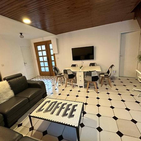 Agreable Appartement Dans Une Maison سان دوني المظهر الخارجي الصورة