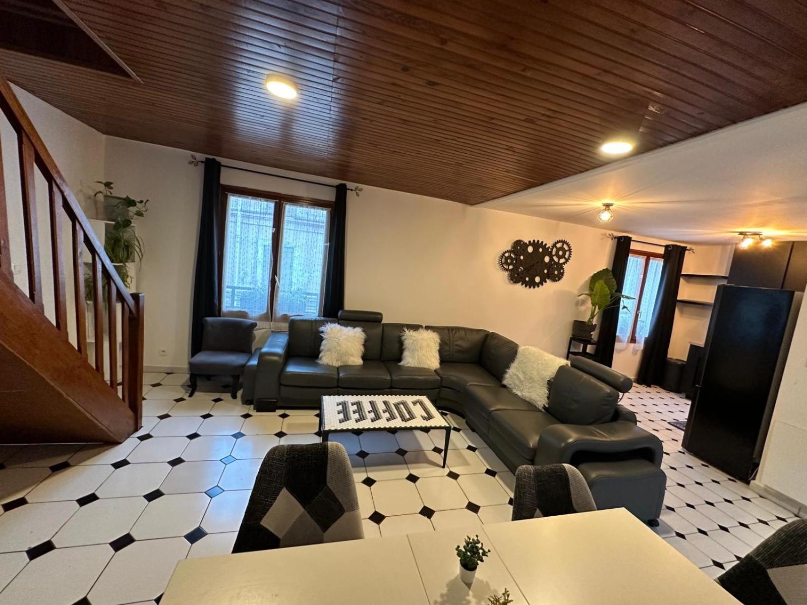 Agreable Appartement Dans Une Maison سان دوني المظهر الخارجي الصورة