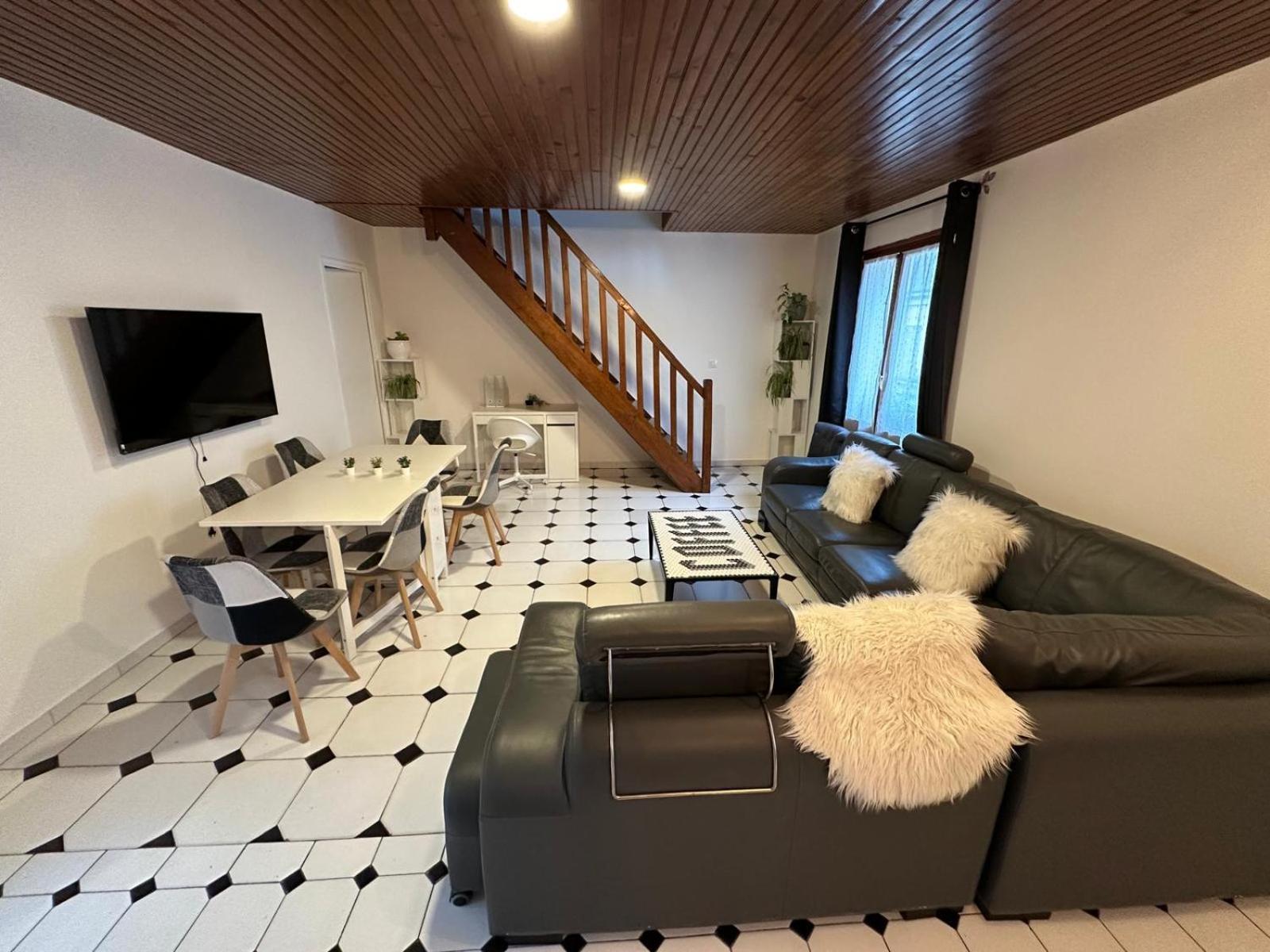 Agreable Appartement Dans Une Maison سان دوني المظهر الخارجي الصورة
